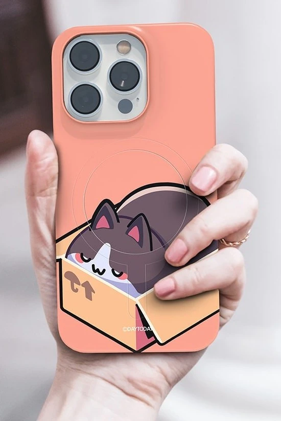 갤럭시S21울트라 SM-G998N 고양이 맥세이프 케이스 멍때리냥 손에 든 케이스 후면의 원형 결합부